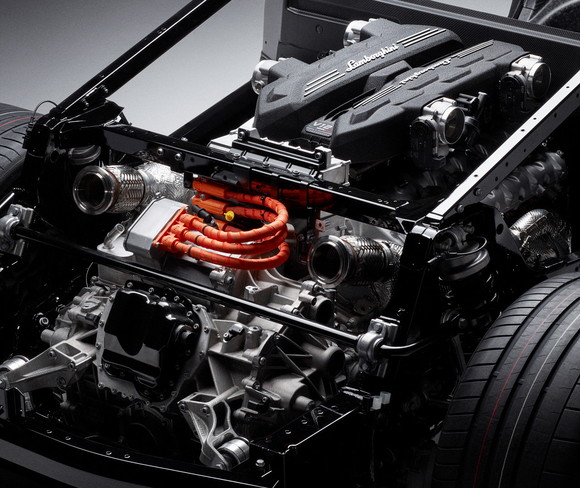 LB744 파워트레인. ⓒ 오토모빌리 람보르기니