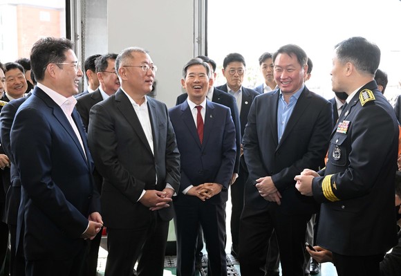 신기업가정신 협의회 제1차 다함께 나눔 프로젝트 행사에서 환담을 나누고 있는 모습. ⓒ 현대자동차그룹