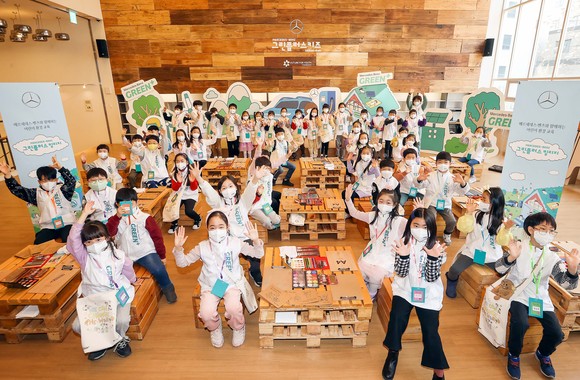 메르세데스-벤츠 사회공헌위원회는 탄소중립을 실천하고 기후환경 보호에 앞장서기 위한 사회공헌활동 '메르세데스-벤츠 그린플러스'를 출범했다. ⓒ 메르세데스-벤츠 코리아