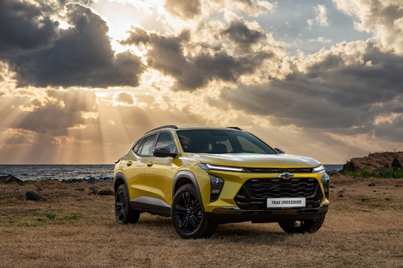 ACTIV 트림은 아웃도어 활동에 특화된 모델로, 한층 정제되고 근육질을 강조한 디자인이 특징이다. ⓒ 한국GM