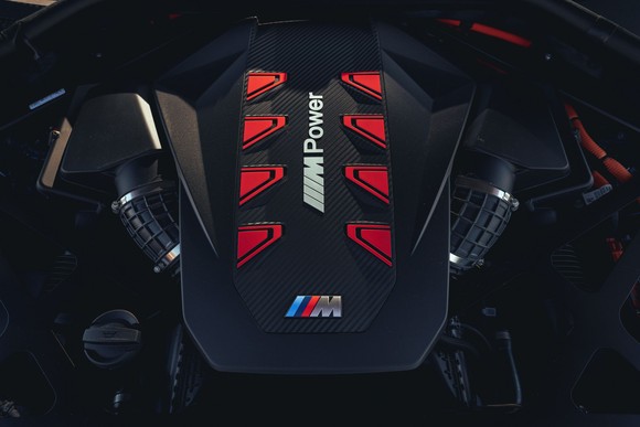BMW M이 뉴 XM을 통해 처음 선보이는 M 하이브리드 시스템은 모든 주행상황에서 M 고유의 주행성능을 발휘하는 고성능 파워트레인이다. ⓒ BMW 코리아