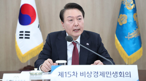 정부는 내수 활성화를 위해 △50여개 메가이벤트 개최 △할인행사 △정부지원 등을 추진하고, 내국인 관광촉진 방안, 각종 소상공인·서민경제 활성화 방안도 함께 시행키로 했다. ⓒ 연합뉴스