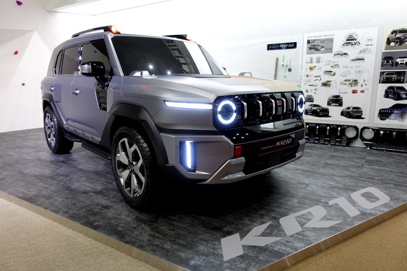 KR10은 대한민국 자동차 역사에서 강인함의 상징인 코란도의 헤리티지를 이어 받은 준중형급 정통 SUV다. = 노병우 기자