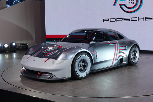 포르쉐 356을 오마주한 콘셉트 카 비전 357. = 노병우 기자