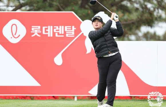 1라운드 선두를 차지한 정소이는 올 시즌 목표를 "상금 순위 30위 이내로 잡았다"고 포부를 밝혔다. ⓒ KLPGA