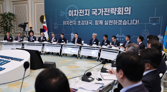 이날 회의에서 참석자들은 경쟁국들이 범접하기 어려운 기술력 우위 확보를 위해 정부의 신속하고 과감한 R&D 지원이 이뤄져야 한다고 제언했다. ⓒ 연합뉴스