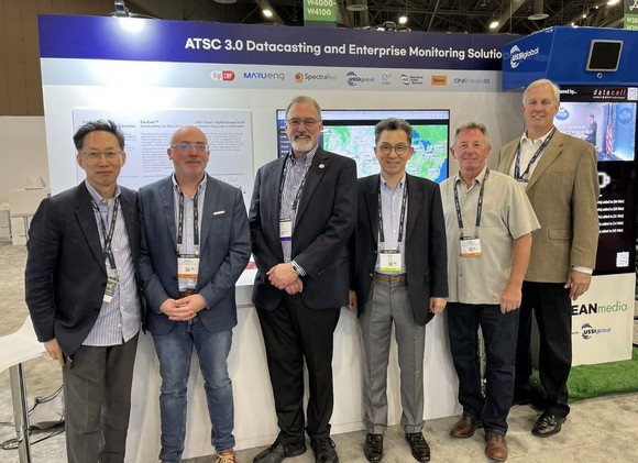 (좌측부터) 박준영 디지캡 전무, Fergal Ó Ceallaigh Ryarc CEO, Mark O’Brien SpectraRep CEO, 한승우 디지캡 대표, Dave Sallander Ryarc USA CTO, Ted Korte USSI Global CTO ⓒ 디지캡