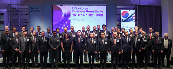 25일 산업부가 주최하는 '한미 산업·에너지 체결식'에서 반도체·배터리 등 첨단산업 관련 12건의 MOU가, 청정수소·SMR 등 에너지 협력과 관련해 11건의 MOU 등 총 23건의 MOU가 체결되는 것을 시작으로 순방 기간 동안 총 수십 건의 기업·기관 간 협력 MOU가 체결될 예정이다. ⓒ 대통령실