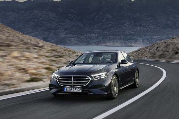 더 뉴 E-클래스 익스클루시브. ⓒ 메르세데스-벤츠 코리아