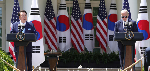 윤 대통령은 한미정상회담에서 △확장억제 △경제안보 △첨단기술 △인적교류 △지역·글로벌 협력 등 5대 핵심 분야에서 다각적 동맹관계를 강화하기로 했다. ⓒ 연합뉴스