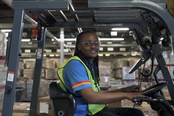 CJ 로지스틱스 아메리카가 AI 기반 솔루션 제공 기업 원트랙 AI와 협업해 AI 컴퓨터 비전 기술을 물류센터에 도입하고 있다. ⓒ CJ대한통운