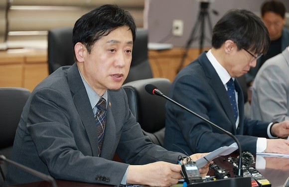 김주현 금융위원장이 12일 온라인·원스톱 대환대출 인프라 점검 간담회에서 발언하고 있다. ⓒ 금융위원회