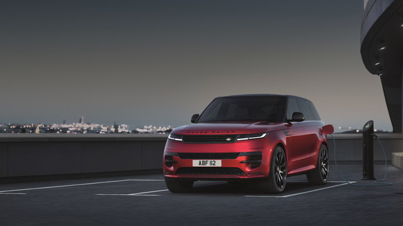 재규어 랜드로버가 한국 시장에서 전동화 파워트레인 라인업을 확장한다. ⓒ 재규어 랜드로버 코리아