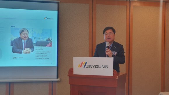 심영수 진영 대표이사가 지난 12일 여의도에서 열린 기자간담회에서 프레젠테이션을 진행하고 있는 모습. = 박기훈 기자