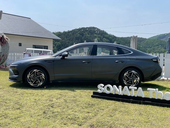 측면은 금방이라도 튀어나갈 듯한 역동적인 자세를 만들어낸다. = 노병우 기자