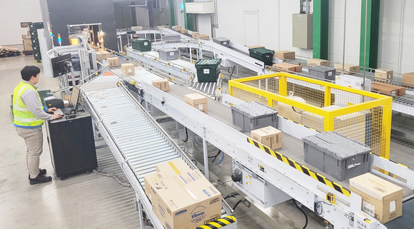 자동화 설비를 따라 상품을 담은 박스가 이동하고 있다. ⓒ CJ대한통운