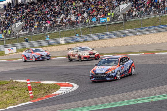 뉘르부르크링 서킷을 주행하는 i30 패스트백 N Cup Car. ⓒ 현대자동차