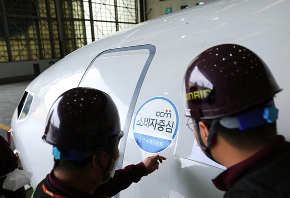 진에어가 지난 29일부터 모든 항공기에 순차적으로 CCM 인증 마크 부착하고 있다. ⓒ 진에어