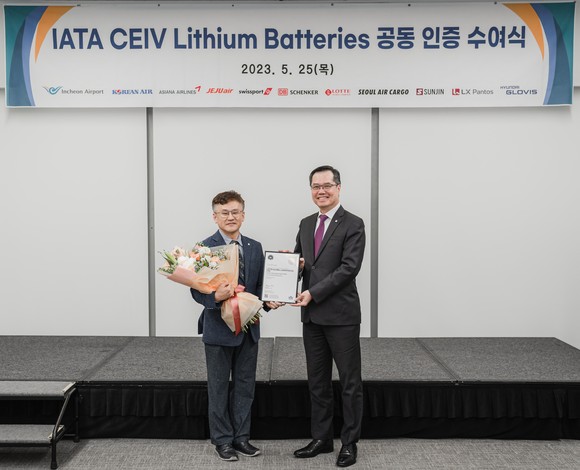 왼쪽부터 조창락 롯데글로벌로지스 포워딩부문장, 필립 고 IATA 아태지역본부 부사장. ⓒ 롯데글로벌로지스