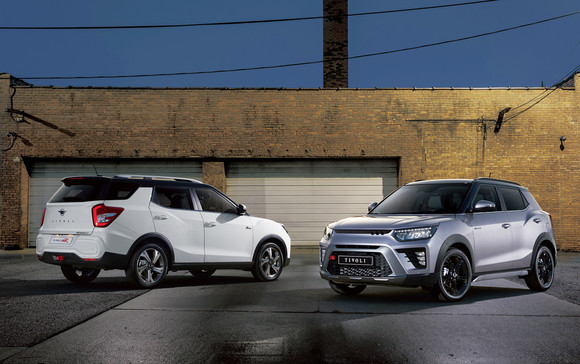 왼쪽부터 더 뉴 티볼리 에어 및 티볼리. ⓒ KG 모빌리티