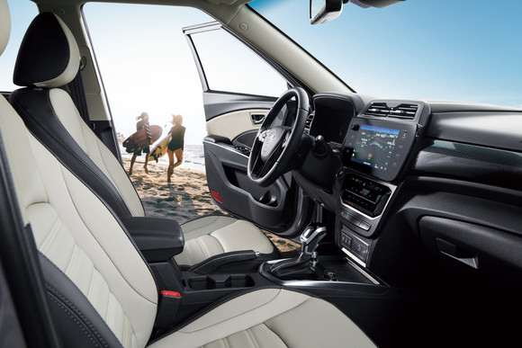 더 뉴 티볼리 인테리어 그레이 투톤. ⓒ KG 모빌리티