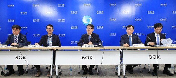 이상형 한국은행 부총재보가 8일 통화신용정책보고서에 대해 설명하고 있다. ⓒ 한국은행