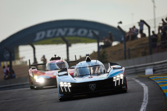 르망 24시에서 예선전을 치르고 있는 푸조 9×8 하이퍼카. ⓒ 스텔란티스 코리아