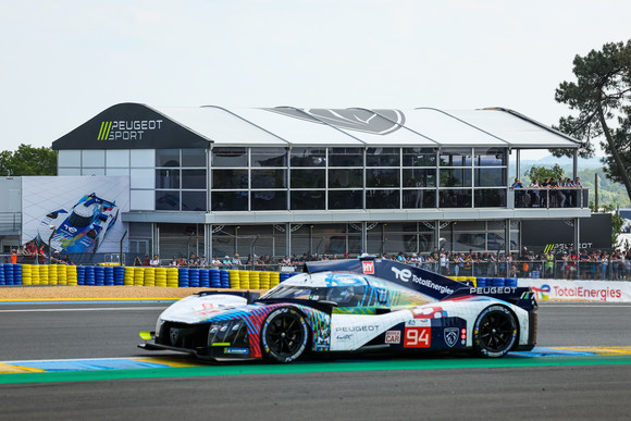 르망 24시에서 예선전을 치르고 있는 푸조 9×8 하이퍼카. ⓒ 스텔란티스 코리아