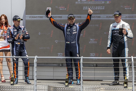 노버트 미첼리즈 선수(가운데)가 이탈리아 대회에서 우승을 차지하고 포디움에 올라선 모습. ⓒ 현대자동차