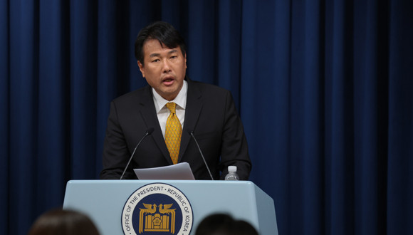 김태효 국가안보실 1차장이 오는 19일부터 24일까지 4박6일 일정으로 프랑스와 베트남을 방문하는 윤석열 대통령의 해외 순방 일정을 설명하고 있다. ⓒ 연합뉴스
