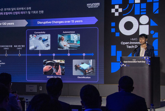 현대차∙기아 오픈이노베이션추진실 황윤성 상무가 오픈이노베이션 방향성에 대해 설명하는 모습. ⓒ 현대자동차그룹