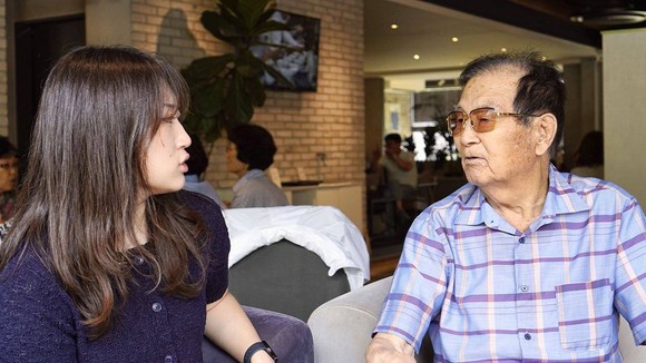 티앤씨재단 장학생들이 대구 수정구에서 참전용사들을 만나 인터뷰를 하고 있다. ⓒ 티앤씨재단