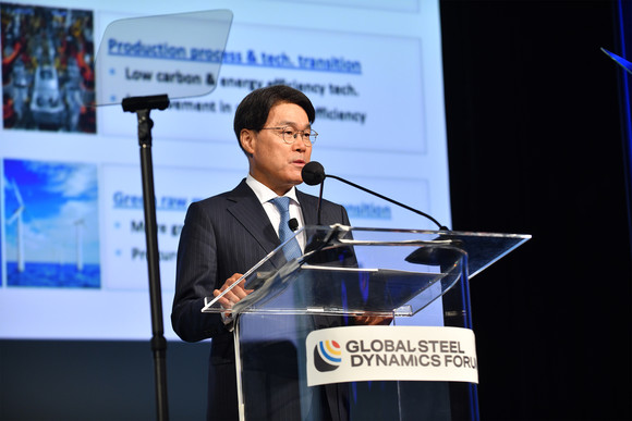 최정우 회장이 미국 뉴욕에서 열린 WSD 'Global Steel Dynamics Forum'에서 기조연설을 하고 있다. ⓒ 포스코