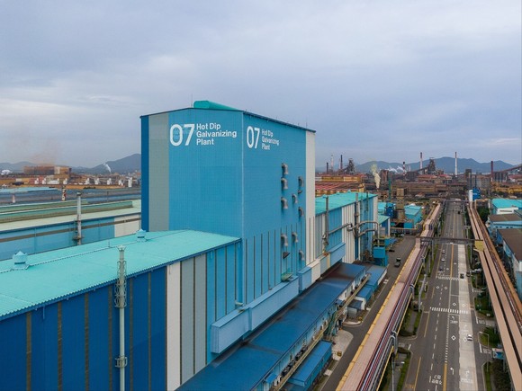 광양제철소에서 자동차용 기가스틸을 주력으로 생산하는 4도금공장 7CGL(Continuous Galvanizing Line, 용융아연도금라인) 전경. ⓒ 포스코