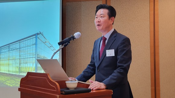 강성민 우듬지팜 대표가 6일 열린 기자간담회에서 프레젠테이션을 진행 중인 모습. = 박기훈 기자