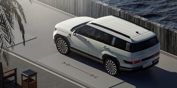 후면은 존재감을 발휘하는 H 라이트와 함께 깨끗하고 단단한 이미지를 통해 절제된 조형미를 강조했다. ⓒ 현대자동차