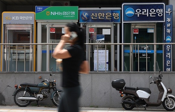 국내은행의 대출 연체율은 지난 5월 기준 0.40%로 2년 9개월만에 최고 수준을 기록했다. ⓒ 연합뉴스