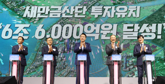 이날 행사에는 투자기업 임직원을 포함해 국토교통부 장관, 국회의원, 지역 주민 등 약 200여 명이 참석했다. ⓒ 연합뉴스