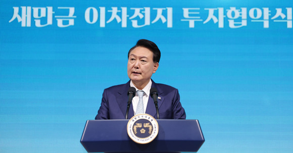 새만금은 대통이 후보시절 방문해 '전북·서해안·대한민국의 미래'라고 하며 속도감 있는 사업 추진을 강조한 곳이다. ⓒ 연합뉴스