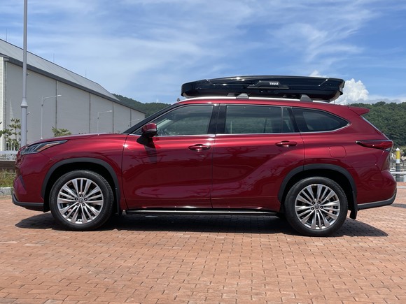 역동적인 라인과 안정감 있는 차체 비율을 완성한 하이랜더. = 노병우 기자