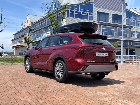 안정감 있는 자세를 연출하는 후면부의 리어펜더는 하이랜더만의 존재감을 확인할 수 있는 요소다. = 노병우 기자