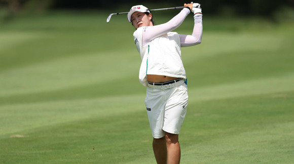 임진희가 KLPGA 투어 후반기 첫 대회인 제주삼다수 마스터스 3라운드에서 단독 선두에 올랐다. ⓒ KLPGA