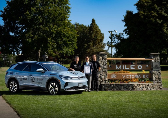 한국타이어가 폭스바겐 ID.4 차량에 ‘아이온 에보 AS’를 장착해 최소 충전으로 캐나다 1번 국도를 횡단하며 기네스 세계 신기록을 달성했다. ⓒ 한국타이어