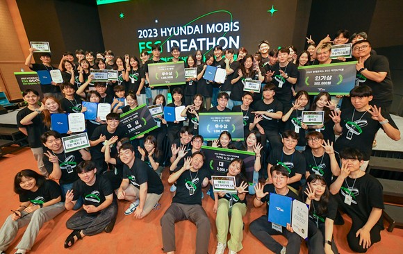 2023 현대모비스 ESG 아이디어톤 대회 참가자들이 기념 촬영을 하고 있다. ⓒ 현대모비스