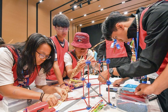 기아 비전스퀘어에 입소한 홍콩 잼버리 대원들이 10일 롤러코스터 조립 등 다양한 체험 프로그램에 참가해 즐거운 시간을 보내고 있다. ⓒ 현대자동차그룹
