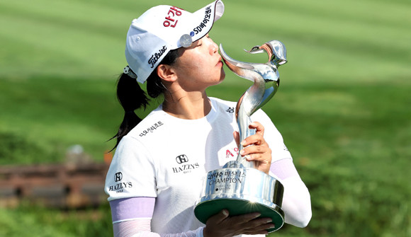 해당 제품은 임진희 선수의 우승 소식과 함께 이틀 만에 가파른 판매 속도를 기록하고 있으며, 임진희 선수가 대회에서 착용한 화이트 컬러 제품의 경우 주요 사이즈 품절을 기록하고 있다. ⓒ 헤지스골프