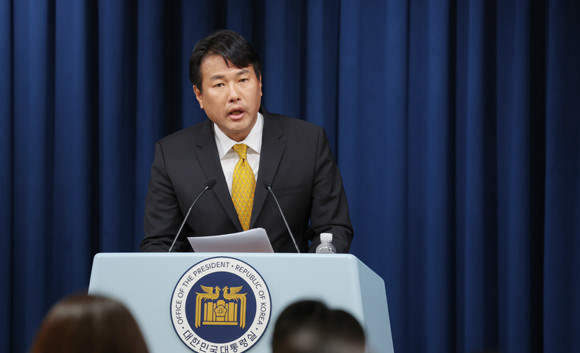 김태효 안보실 1차장이 한미일 정상회의에서 채택된 2개의 문건에 대한 의미와 결과물에 대해 설명하고 있다. ⓒ 연합뉴스