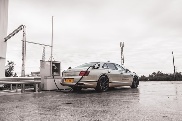 2세대 바이오 연료는 휘발유의 국제 품질 표준인 EN228을 충족해 엔진 개조 없이 가솔린 차량에 사용이 가능하다. ⓒ 벤틀리모터스코리아