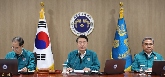 윤 대통령은 "원전, 첨단산업시설, 국가통신망 등이 △미사일 △드론 △사이버 공격으로 파괴된다면 우리의 전쟁 지속 능력과 국민 생활에 막대한 지장이 초래될 것"이라고 했다. ⓒ 연합뉴스