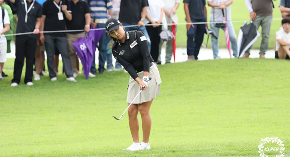 서연정이 정규투어 260번째 대회에서 첫 우승의 기쁨을 누렸다. ⓒ KLPGA